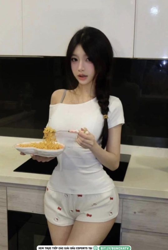 Ảnh Đẹp Gái Che Mặt Sức Hút Không Ngờ Của Những Gương Mặt Trên Mạng Xã Hội